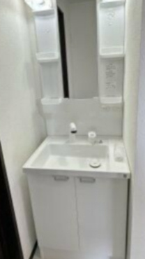 横須賀市追浜本町１丁目のアパートの洗面所