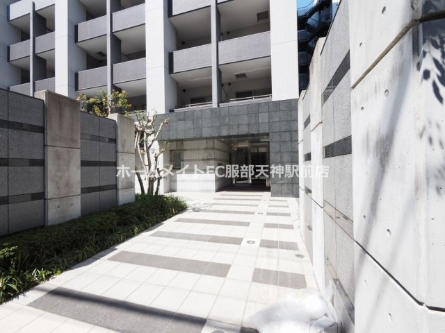 プラウドフラット新大阪のエントランス