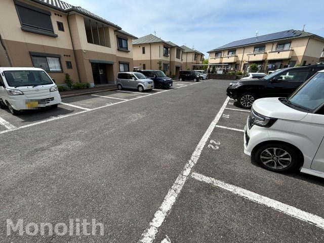 グリーンオアシスH棟の駐車場