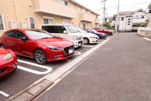 メグ光が丘の駐車場