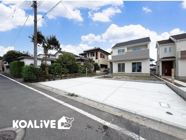【前面道路含む現地写真】 | 高崎市片岡町2丁目　新築住宅 | 完成済み！いつでも新生活を始めることができます。
開放感あるLDK！
陽当り、風通しも良い暖かな住まいです。
KOALIVE （コアライブ）【0120-919-727】