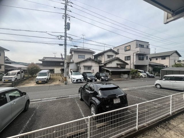クレセント倉田の駐車場