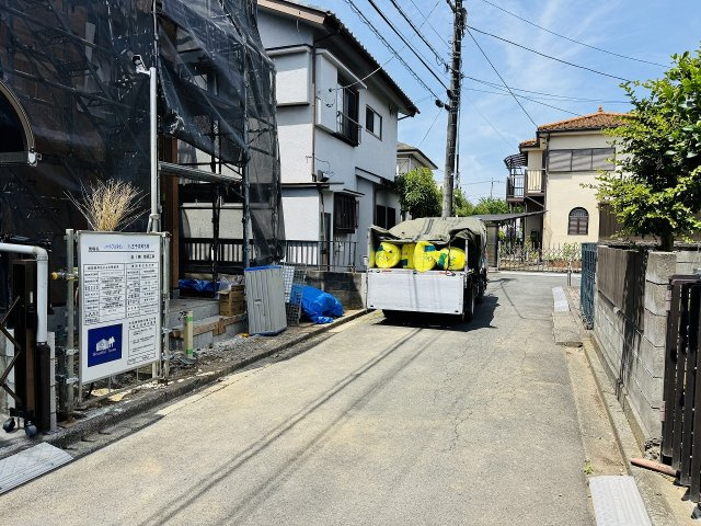 八王子市　泉町　新築一戸建て　８期の前面道路含む現地写真|～北側4ｍ道路に面しています～