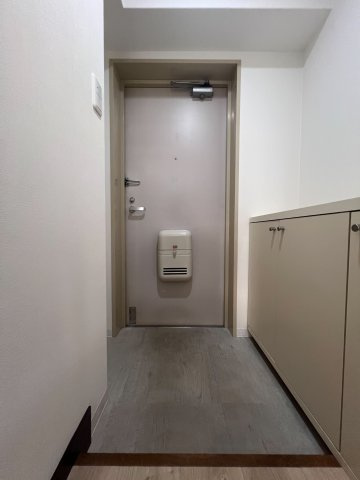 パールヒルズニシオの玄関