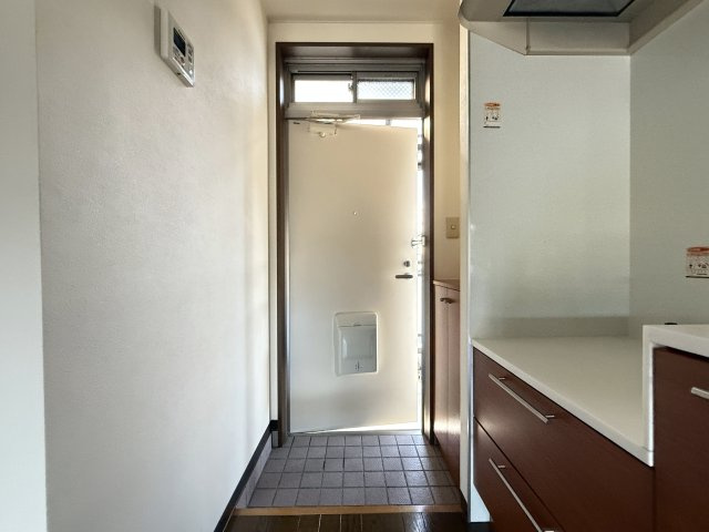 ハイツショウエイの玄関