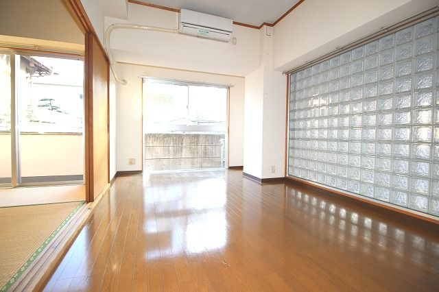 コーポ向日葵の居間・リビング|ゆったり過ごせる居間です