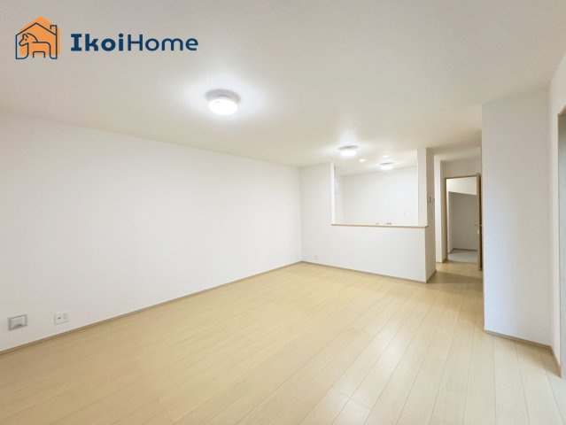 明石市魚住町西岡　全1棟　新築戸建の居間・リビング|【ホームページに現地動画掲載中】●年中無休：当日予約可●広い開放感があり大型家具の設置可能