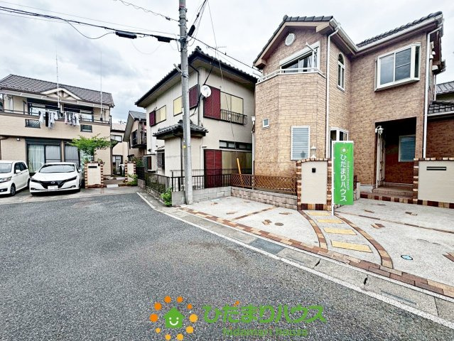 久喜市久喜東4丁目　中古一戸建ての前面道路含む現地写真