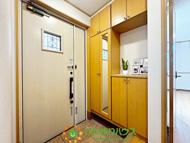 久喜市久喜東4丁目　中古一戸建ての玄関