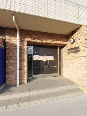 バージュアル浦和ウエストのエントランス