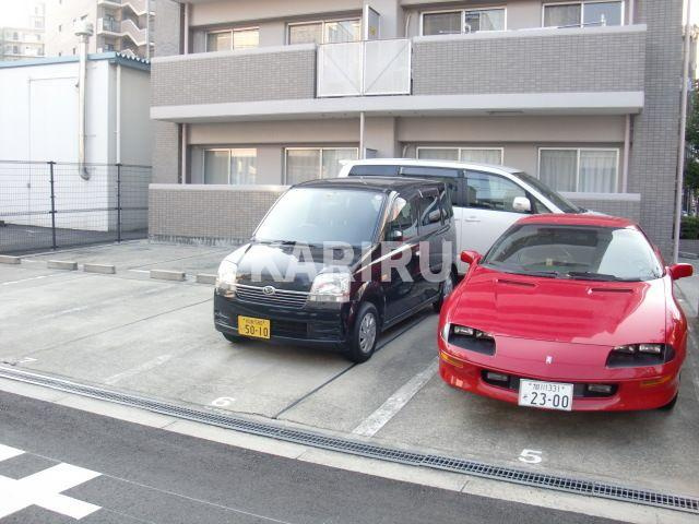 ピアニスクエアの駐車場