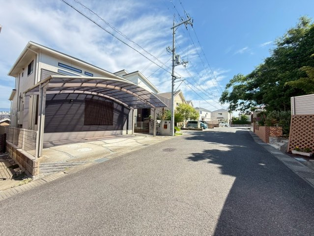 泉佐野市中庄　中古戸建の前面道路含む現地写真