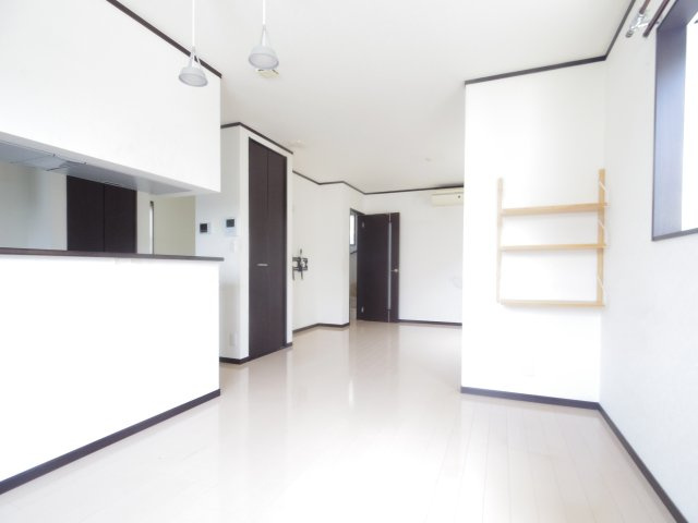 本町２丁目戸建の居間・リビング