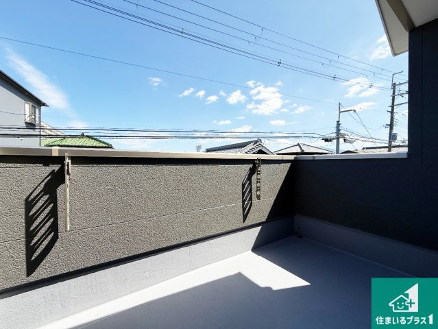 大阪狭山市茱萸木　第1期　新築一戸建てのバルコニー|ワイドバルコニーは洗濯物を干すスペースが広いのでご家族が多くても安心！