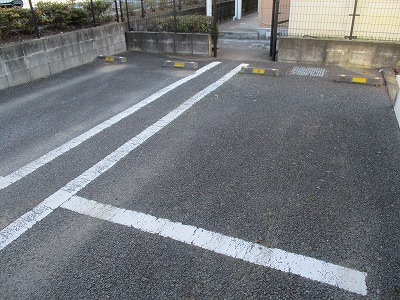 レオパレススプリングバレーの駐車場|画像8