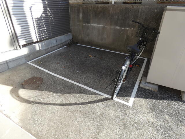 自転車置き場　月額３３０円