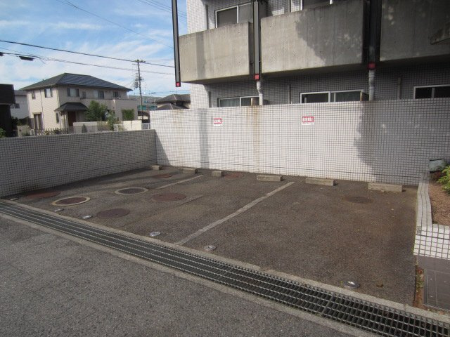【駐車場】