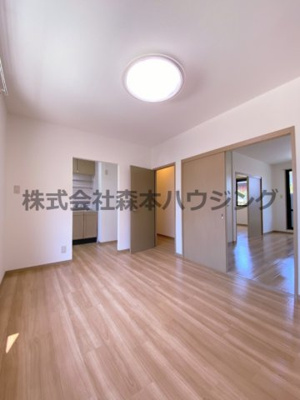 【居間・リビング】 | 　サニーハイツ香里園 | こちらの居間で趣味の時間をお楽しみください