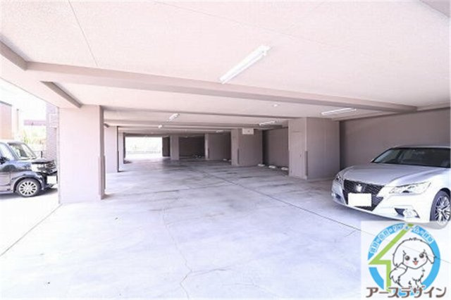 ポラリス弐番館の駐車場