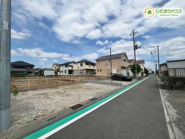 熊谷市拾六間　第7　新築一戸建て　リーブルガーデン　01の前面道路含む現地写真