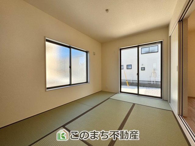 LiveleGarden.S下野市上大領の和室|お子様のお昼寝にも便利な和室です。大きな窓から暖かな日差しが差し込みます♪