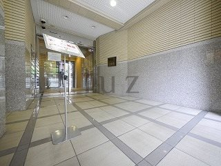 アールケープラザ横浜Vのエントランス
