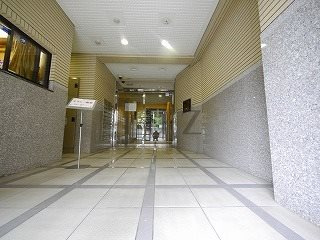 アールケープラザ横浜Vのエントランス