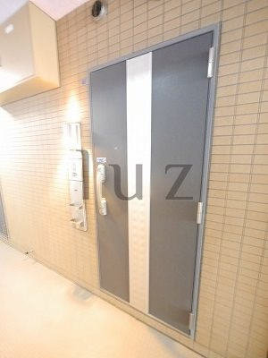 アールケープラザ横浜Vの玄関