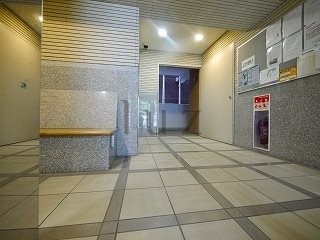 アールケープラザ横浜Vのロビー