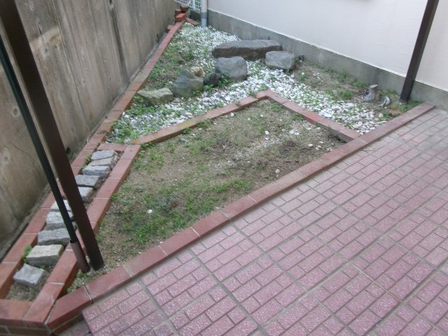 荷山町の家の庭