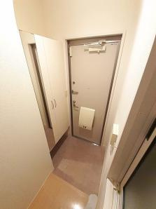 岸和田市西之内町のハイツの玄関|落ち着いた玄関です