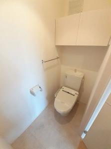 岸和田市西之内町のハイツのトイレ|落ち着いた色調のトイレです
