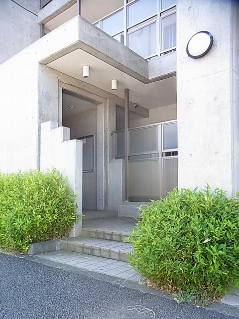 湘南アビタシオンのエントランス|オートロック付の玄関