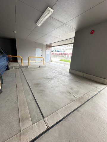 ネオパレス南茨木の駐車場