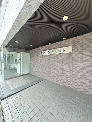 ネオパレス南茨木のエントランス
