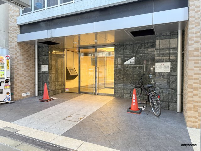 アーバンフラッツ難波東　仲介手数料無料のエントランス