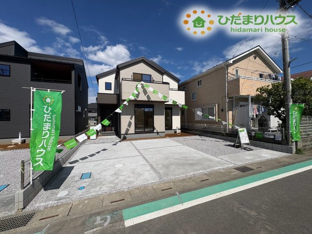熊谷市拾六間　第7　新築一戸建て　リーブルガーデン　02の外観|前面にゆとりがあり、開放感あふれる敷地配置となっております！周辺は落ち着いた環境で、小さなお子様がいるご家庭も安心して暮らせます♪陽当たりや風通しの良さも魅力で、日毎の暮らしを心地よく支えます！