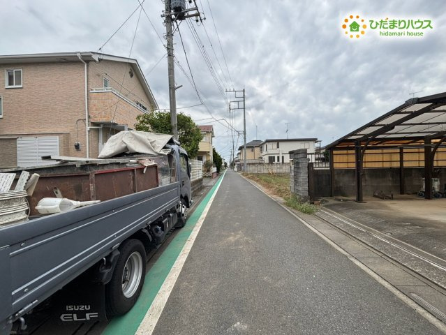 熊谷市拾六間　第7　新築一戸建て　リーブルガーデン　02の前面道路含む現地写真