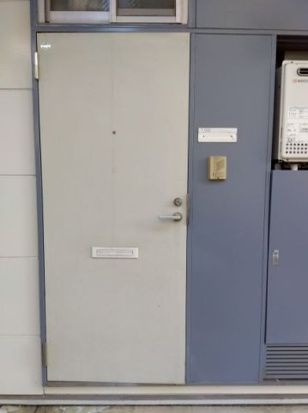 レオパレスプラムフローラの玄関