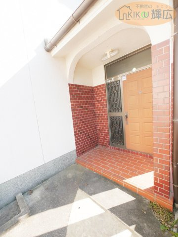 明石市魚住町清水　中古戸建の玄関