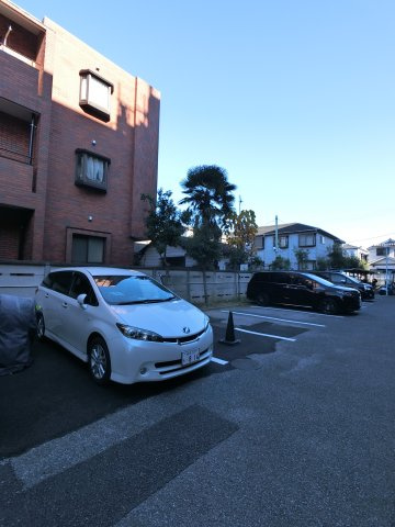 潮ハイツの駐車場