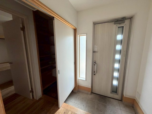 桧原二丁目中古戸建の玄関