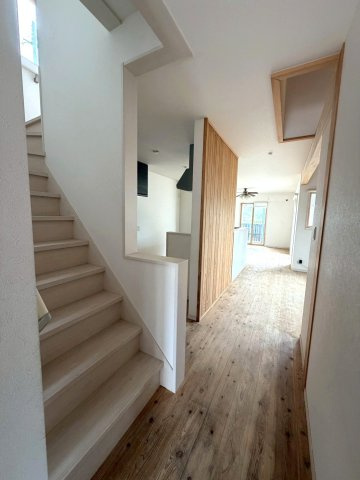 桧原二丁目中古戸建の居間・リビング