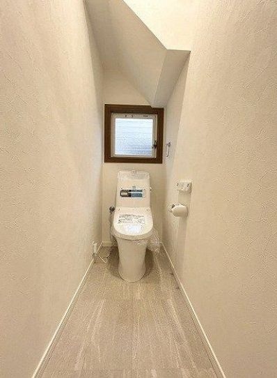 藤沢市石川3丁目　中古戸建のトイレ|落ち着いた色調のトイレです