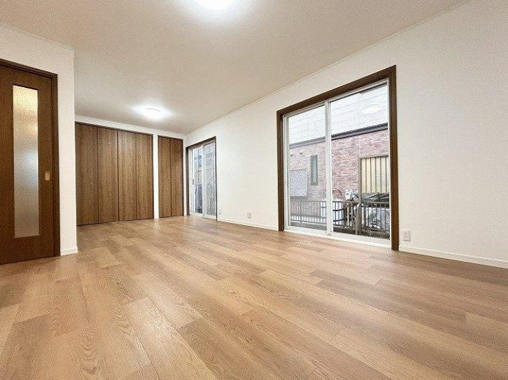 藤沢市石川3丁目　中古戸建の居間・リビング|使いやすいリビングです