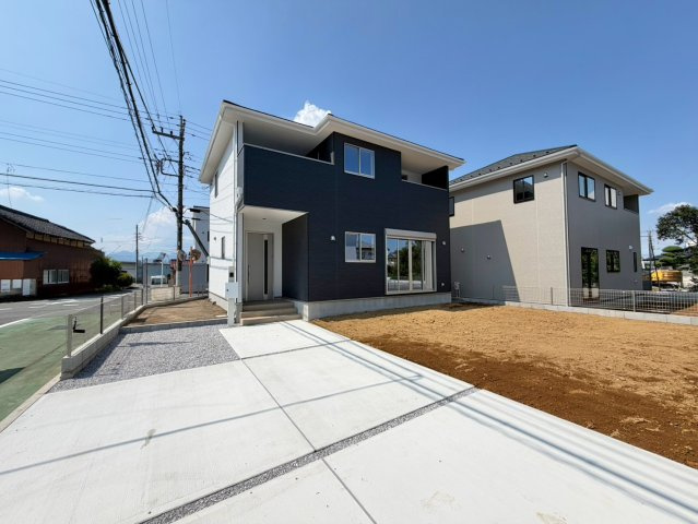 【外観】 | 高崎市乗附町　新築住宅 | 現地ご案内ツアー開催中！早朝やお仕事帰りのご見学にもすぐ対応致します！見学ご予約はコアライブまでお気軽にお問い合わせ下さい！