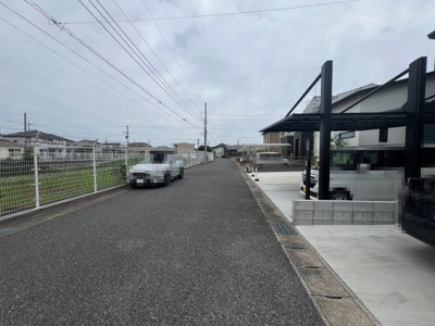【前面道路含む現地写真】 | 茂原市ゆたか　ウォークインクローゼット付　4SLDK