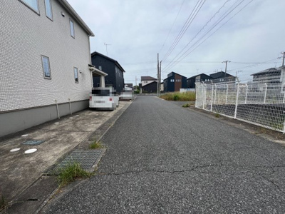 【前面道路含む現地写真】 | 茂原市ゆたか　ウォークインクローゼット付　4SLDK