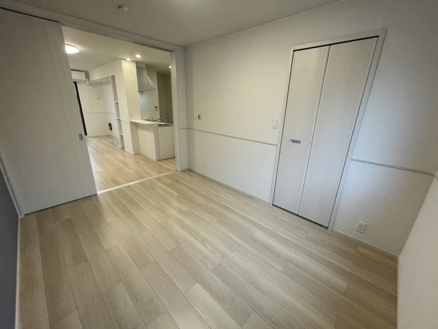 ヴィヴァーチェ郡の洋室