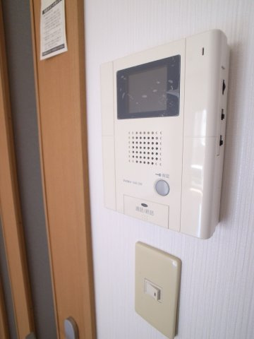 【セキュリティ】 | 新千葉小川マンション | ＴＶモニターフォンはオートロックのエントランスへ直結。